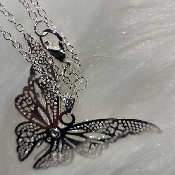 cute butterfly charm necklace - Picture 2 of 3